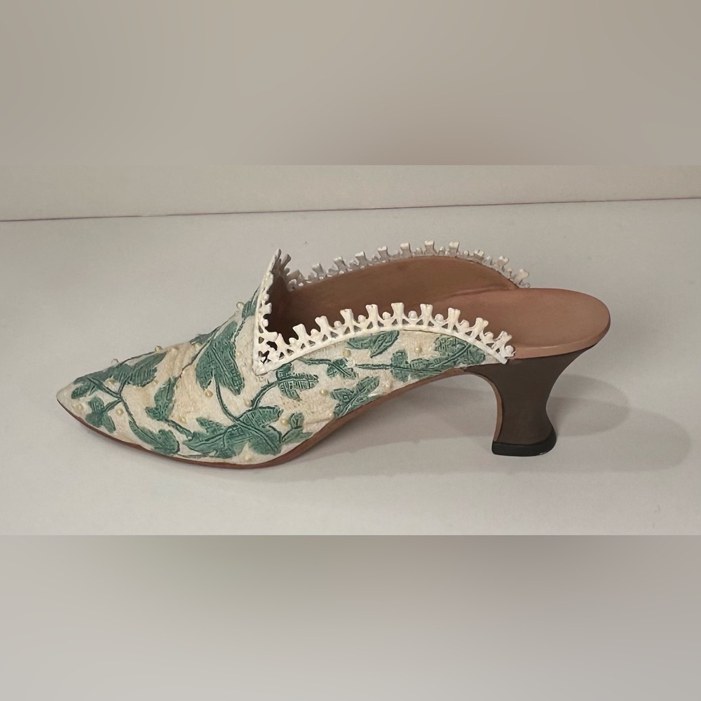 Just The Right Shoe vintage miniature shoe. “touch of lace”